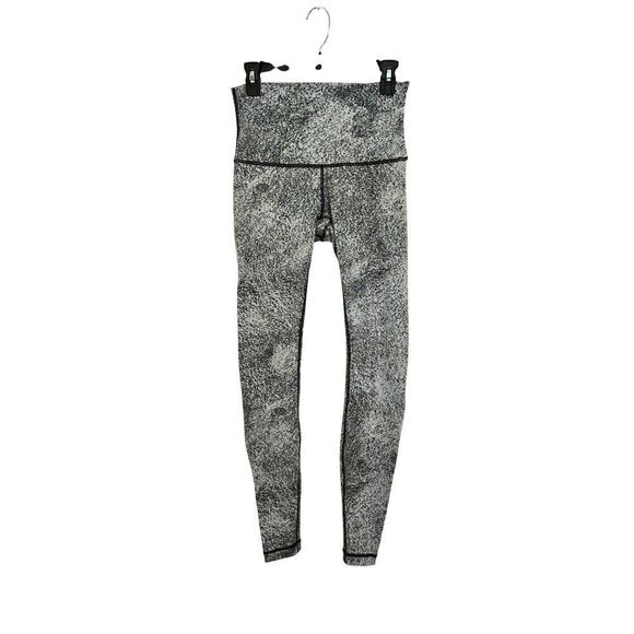 lululemon athletica Pants - Lululemon Wunder Under Pant Hi-Rise Luon Spray Jacquard White Black Sz 8 Medium